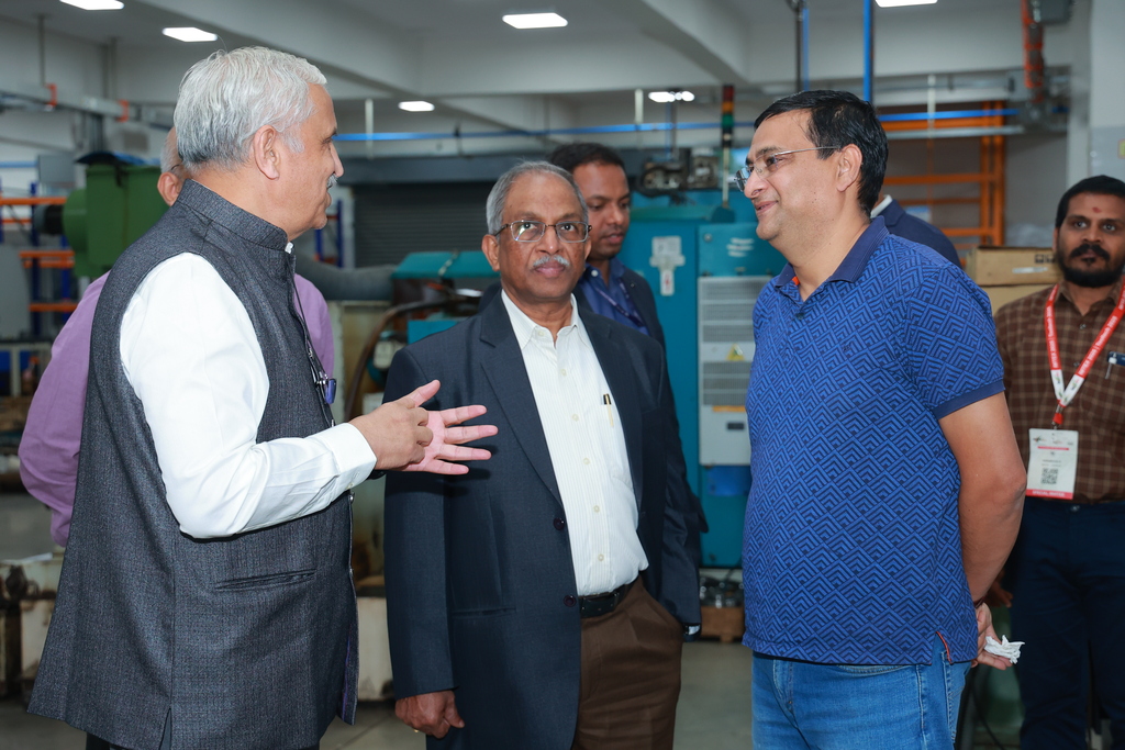 Deepak Joglekar with Prof Ramesh Babu and Vikas Dogra(Director MHI) at Prerana